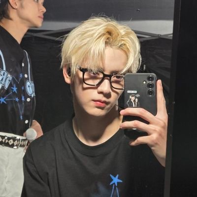 Parody of Tomorrow X Together's charismatic leader born in 2000 known as 최수빈