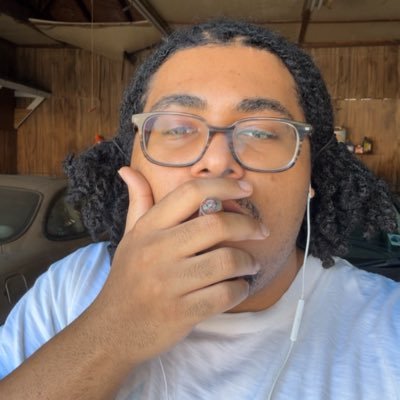 runawaykidderek's profile picture. @sickoffdemdrugs