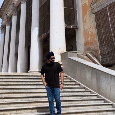 naunihal_'s profile picture. Consulting at ZS | Saas | Tech, Consulting and Product