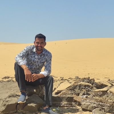 अपने सफर का मैं सारथी ।
ईश्वर मेरे का मैं ही स्वार्थी ।।