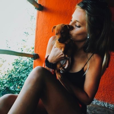 SweetBuns1985's profile picture. 🎶🐕❤️🏈🎬