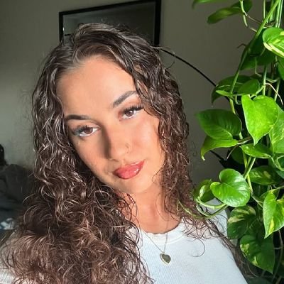 ToniMia1422645's profile picture. 