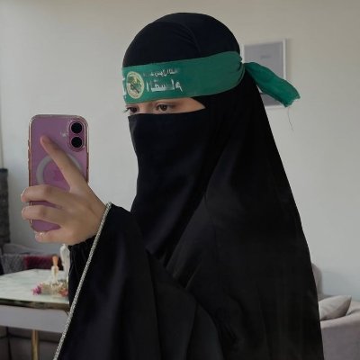 holiya27's profile picture. فتاة يمنية 🇾🇪 أحب القسام بما فيه من الإنسانية والشجاعة.