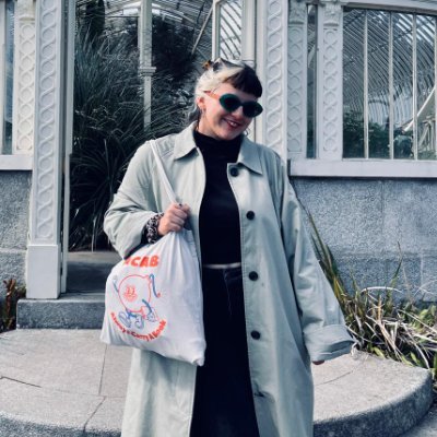 AnnaLluchTrad's profile picture. Traductora i docent (DE, EN, IT, FR➡ES, CAT).
Lecturer in Catalan Studies at Maynooth University / Ollscoil Mhá Nuad.
Doctoranda a la Universitat de València.