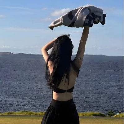 hezlwzz's profile picture. 旅は私を広い世界へ押し出し、投資は私を冷静な自分へ引き戻す。その均衡が私の自信になる。😎💪