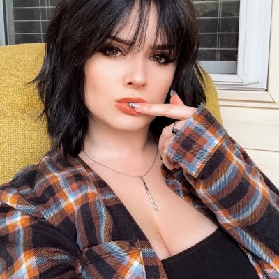 28 years old | gamer, star wars lover, & book hoarder | amryn rose on nopixel 🥀