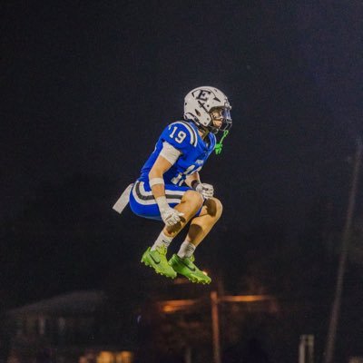 Willngo10's profile picture. 2028 | 6’1 175lbs | Episcopal High school | Houston | 🏀 Guard 🏈 WR/Athlete