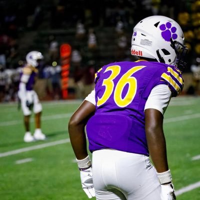 Juan2legitt's profile picture. AGTG |Edna karr “28| CB 5”10 160| track & field|.Defensive back .contact https://t.co/Jf6Q6OJCkD.    contact 504-518-0251