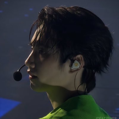 tiya_15e's profile picture. 