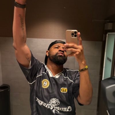 You know all these tweets sound good, 'cause I wrote these hoes... 📸IG: DePHIn3Gravity