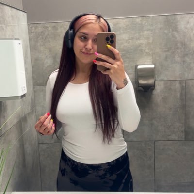 highdaisyx's profile picture. old twitter got hacked but who doesn’t like a fresh start? • chiefs kingdom • zeds dead baby •