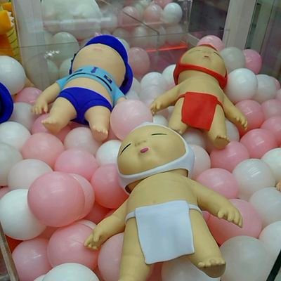 大阪に来て5年、現場12年してからのメイン🐸と🥫、たまに📕、🦌。
大阪来ても現場と掛け持ちで大阪市内をメインに自転車でまったり配達してます!
やる日はガッツリ15時間、13時間、パチ屋の誘惑にすぐ負けます。。。
16から、現場してたので、建築系の資格ぎょーさんとりました!