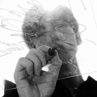 VLoor0's profile picture. 