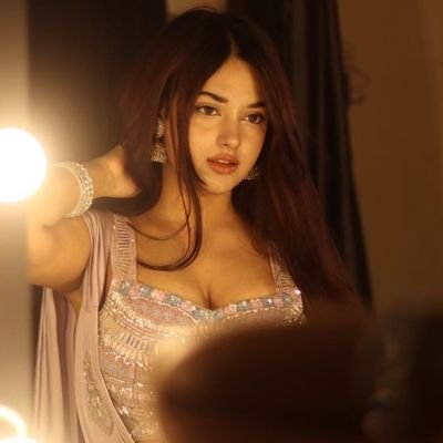 Areena4141's profile picture. Writer, student,singer lover ❤️