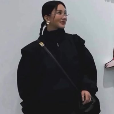 ivzheei's profile picture. the less I know, the better