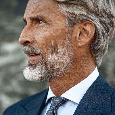Il faut être économe de son mépris en raison du grand nombre de nécessiteux. F.R. Chateaubriand