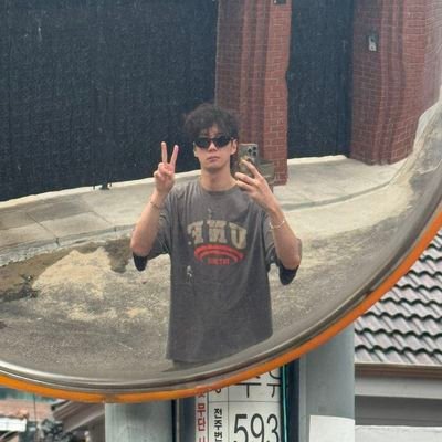 riarpriv's profile picture. on my 384th deactivation thought today
