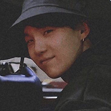 𝘳𝘶𝘯 (𝘥𝘰𝘯𝘵 𝘵𝘦𝘭𝘭 𝘮𝘦 𝘣𝘺𝘦) 𝘳𝘶𝘯 (𝘺𝘰𝘶 𝘮𝘢𝘬𝘦 𝘮𝘦 𝘤𝘳𝘺) 𝘳𝘶𝘯 (𝘭𝘰𝘷𝘦 𝘪𝘴 𝘢 𝘭𝘪𝘦)