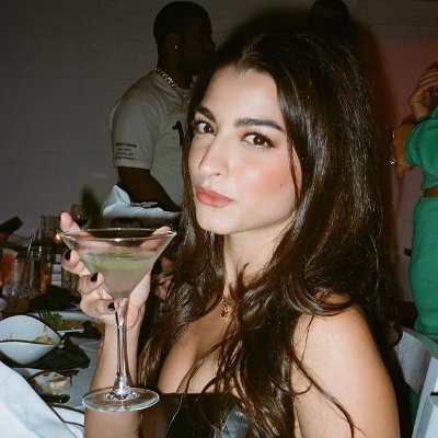 Being sexy isn’t about trying, it’s about owning yourself, loving your vibe, and turning that confidence into fire. 🔥