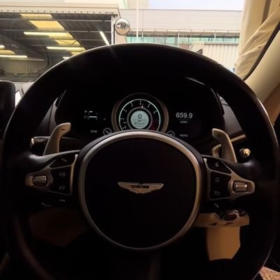 Qam_meh's profile picture. PMLN ❤️ | Entrepreneur | Business Man