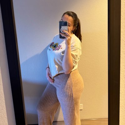 jaquisierasssss's profile picture. if it’s meant to be, it’ll come back around ✨