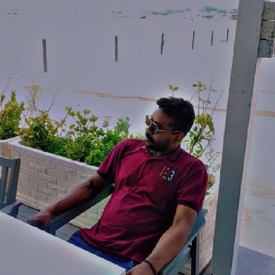 المريح في الامر ان الله لايبعد عنك احدا الا لأجلك 🌻
God does not keep anyone asvay from you except for your sake🥀⚘️