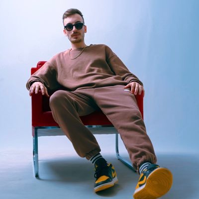 282Brooks's profile picture. Graphic Designer'