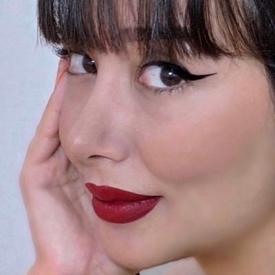 این کاربر اسمش سانازه! یه موزهداره که دیگه موزه نداره.
