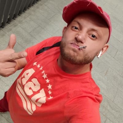 mishkaebobo's profile picture. oh, honey, you look awful