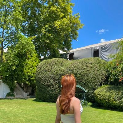 Neslihanktr's profile picture. 