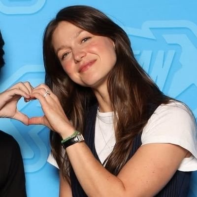 🧍🏼♀️ just waiting for melissa to change her profile picture. poppyalex apologist • she/her • 25 • C.D.V.D.C.L (fede 💌) • @neptvned's stella✨