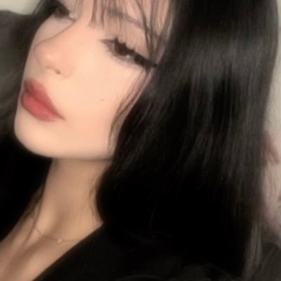 e2yy_'s profile picture. 20 🎀 ig: emwstwood