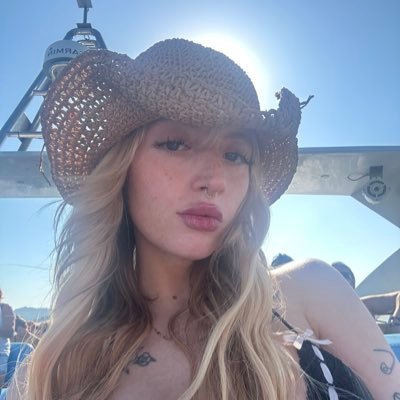 Caitlin20861055's profile picture. 