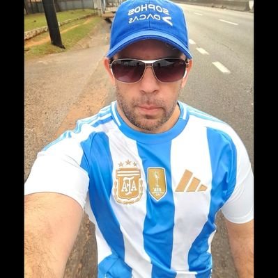 Hincha del más grande de América RP y el más grande de Paraguay CCP, apasionado de la programación, los cómics y la buena música. Sol Calienta Pasto Verde