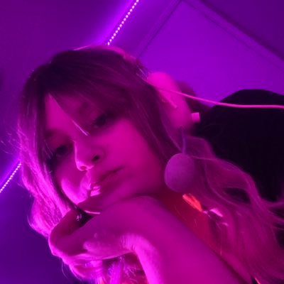 I don’t chase, I collect. DM unlock: 15 dollars (Venmo only)💋 tribute or vanish