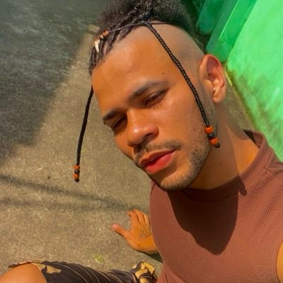 “A different kind of human” e Filho da Shakira