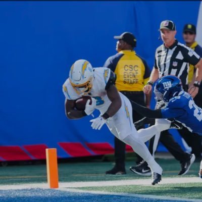 Chargers, Kings, Ångels, Fresno St.I love sports, God & family. But not necessarily in that order. *WARNING: I tweet A LOT about sports #alohicrew⚡️#cancersucks