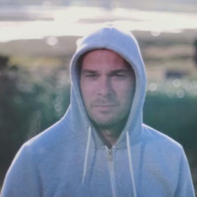 DMC1709's profile picture. #dontbuythesun All views completely my own.