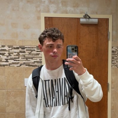 jakethms's profile picture. i’m a ray of light