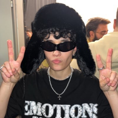 torelaxx's profile picture. rido per tutto, piango per tutto, questa sono io