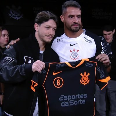 FarahMaiza's profile picture. Corintiana, Taurina, Amo mar, céu, lua,estrelas, vôlei,skate e natação