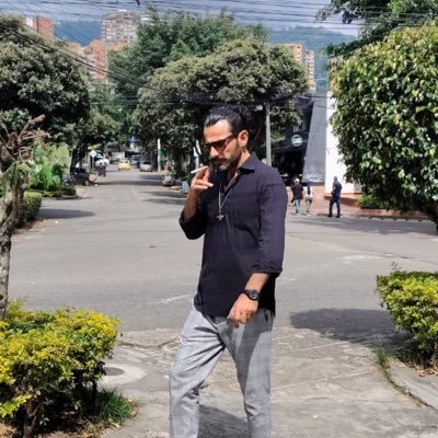 Meysamfaraji13's profile picture. نه مرگ اونقدر تلخ و نه زندگی اونقدر شیرین که شرافتمونو براش بفروشیم👑 #جاوید_شاه #سرباز_شاه