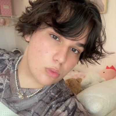 pearlsandlinen's profile picture. 18 dms open