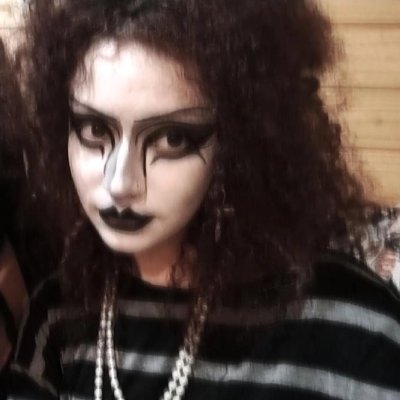 ela/elu/ele | eu e minha viva morte estaremos ali pela primeira vez. dirão: um poeta e sua morte estão vivos e unidos no mundo dos homens. (h.h.)