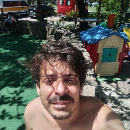 Mestre em Ciência Política pela @uff_br/ Jornalista, roteirista e analista político. Colaborações dentro e fora do Brasil.