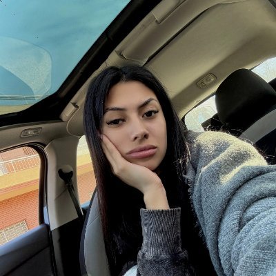 Linaashinny's profile picture. Yes i've one :) curious about emotions, habits, biases… and tea.