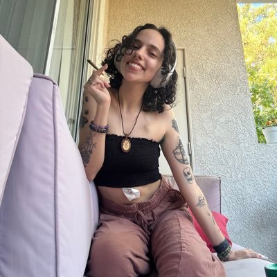 feeding tube barbie • celsius demon • lover of nature • artist • commissions open!! • 18+ only please!!