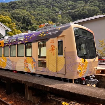 京都人のおじさんです。仕事場は大阪船場。近所をブラブラ歩きながら、写真を撮ったり、お寺や神社に参ったり、ギャラリーをのぞいたりしてます。元々は、鉄ちゃんでしたが、最近はほとんど活動なし(^^; ↓ X(旧ツイッター)に載せ切れない写真は下のアドレスより「ピンぼけブログ館」へどうぞ↓