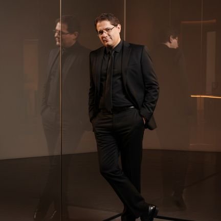 mortiz_dev's profile picture. AI & full stack dev •
Founder & CEO of Zhivex