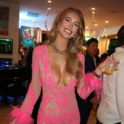 ✨✨THIS IS MY NEW ACCOUNT ☺️☺️
PLEASE FANS FOLLOW ME ✨✨